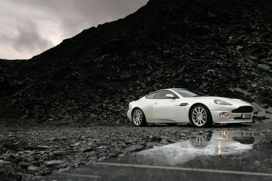  Aston Martin V12 Vanquish S 2004 года  (UK) (фото 9 из 37)
